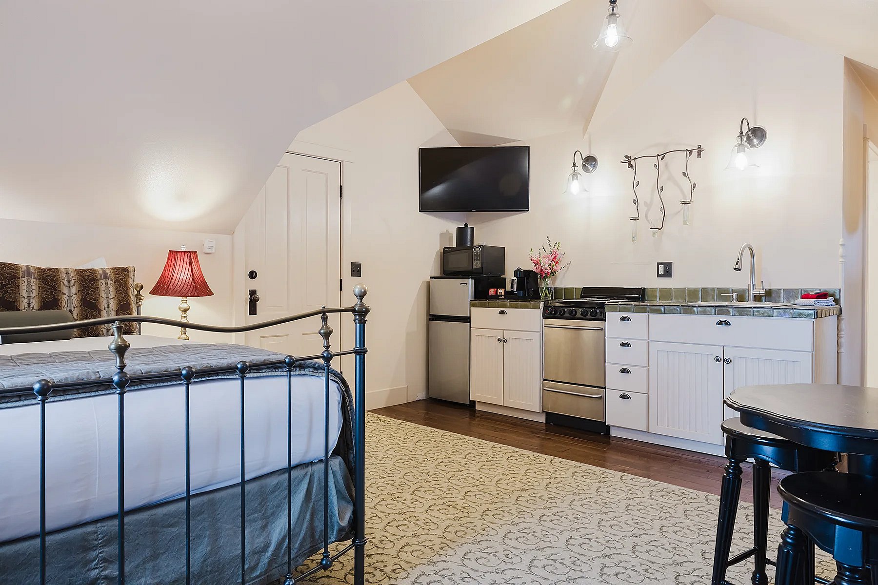 Kitchen and overview photo of Chamberlin Inn Garden Loft apartment becomes a home away from home with luxurious amenities that overlook an elegant courtyard. thumbnail