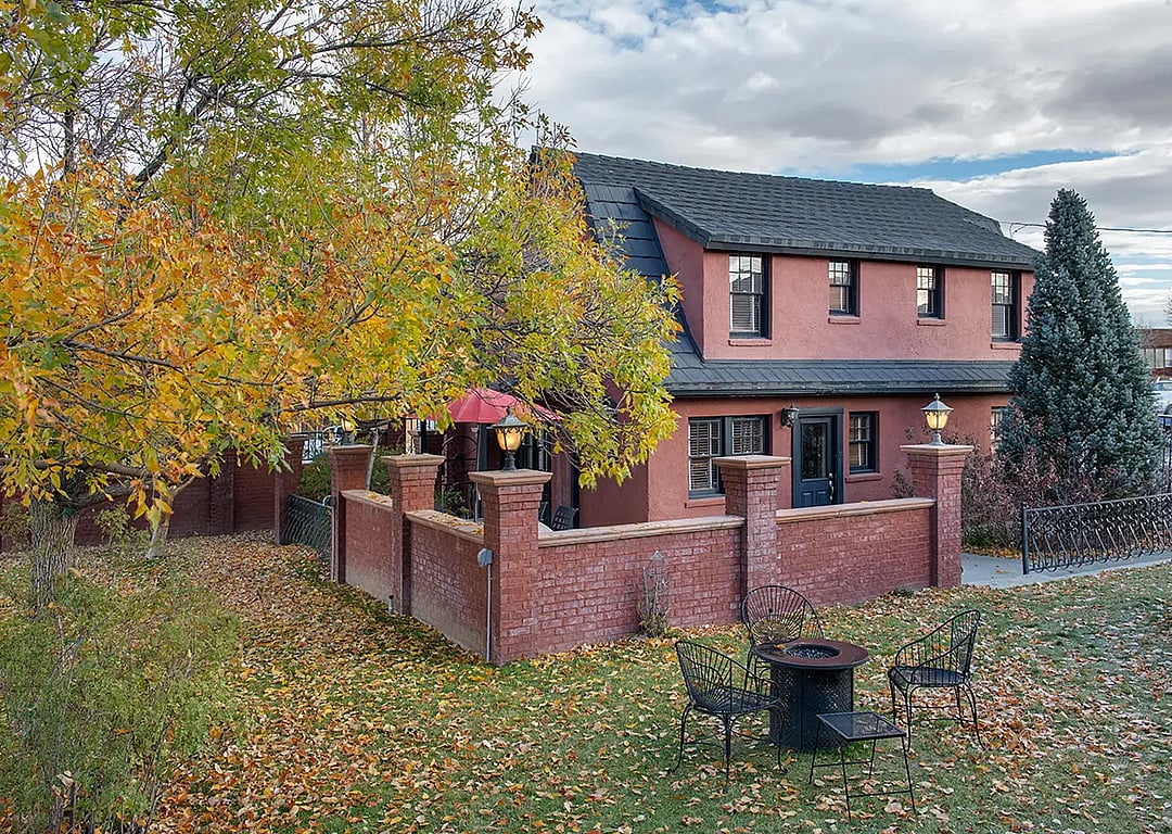 Overview of the Chamberlin courtyard in the Fall