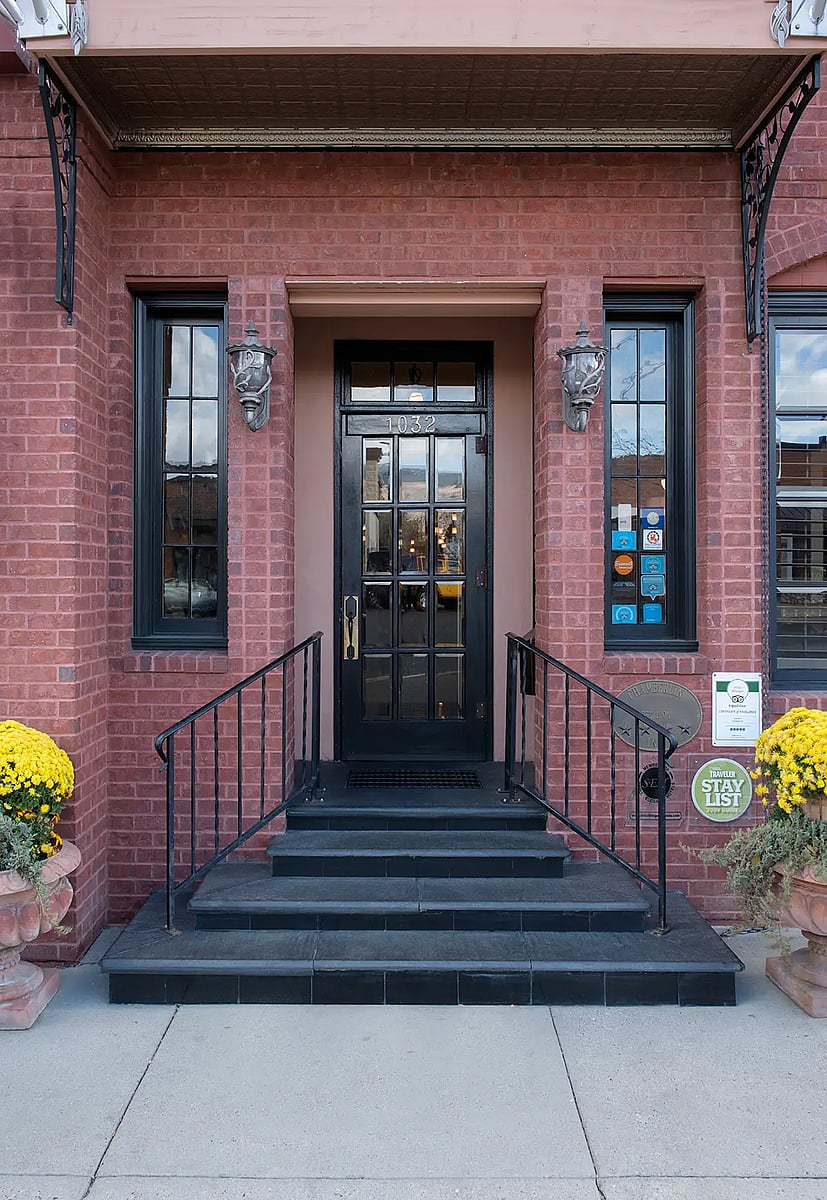 Entrance to the Chamberlin Inn