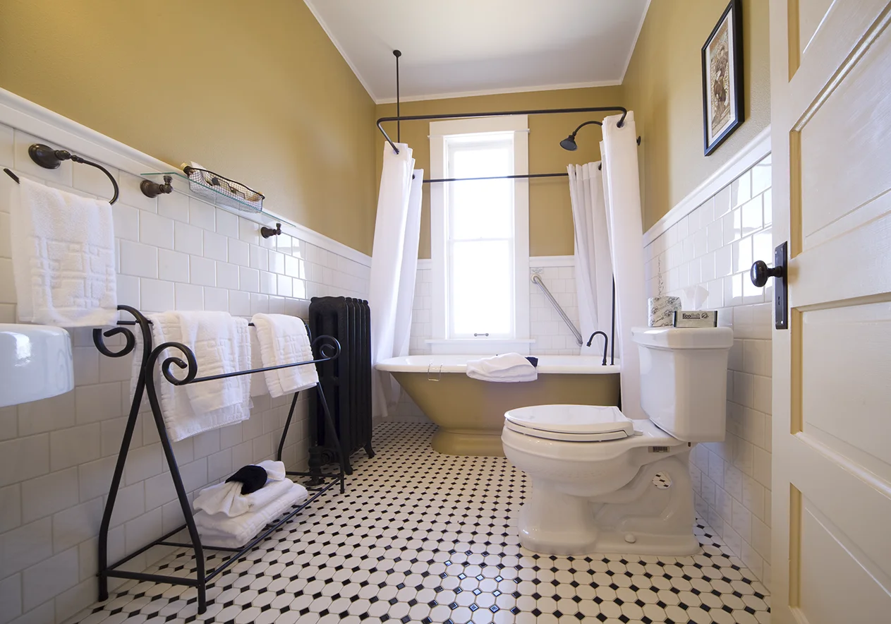 Guestroom bathroom at the Chamberlin Inn
